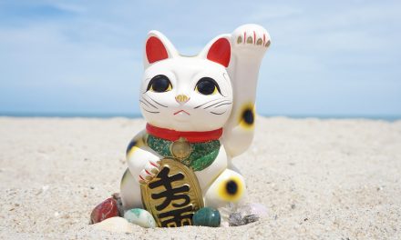 Maneki-Neko : signification, dessin, origine. Tout sur le chat mythique japonais qui porte chance